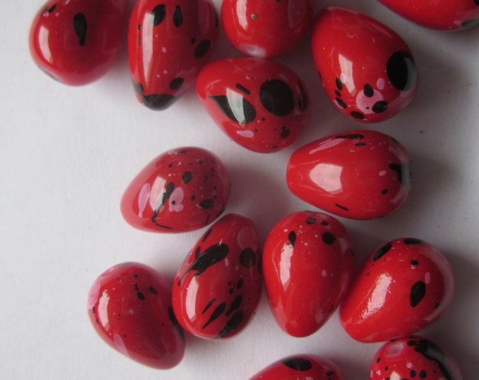 Red and Black Glass Teardrop Beads 14x10mm 4 Beads