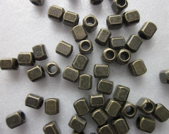 Perline in lega di zinco quadrate rettangolari in bronzo antico da 4 mm, 24 perline