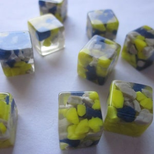 Gele en blauwe Kubushars Cabochons 10x10mm 4 Cabochons
