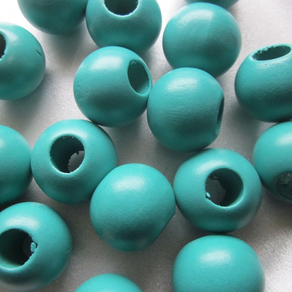 Green Round Wood Beads 25mm 8 Beads