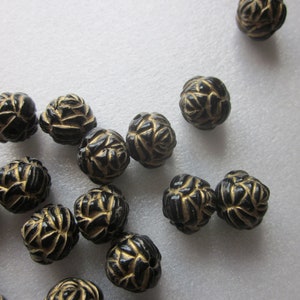 Black and Gold Flower Acrylic Beads 10mm 16 Beads