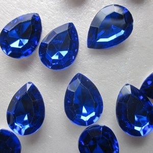 Koningsblauw gefacetteerde acryl Teardrop cabochons 18 mm 8 cabochons