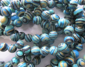 Perles de malachite synthétique rondes multicolores bleues 8mm 24 perles