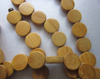 Beige houten muntkralen 15 mm 10 kralen