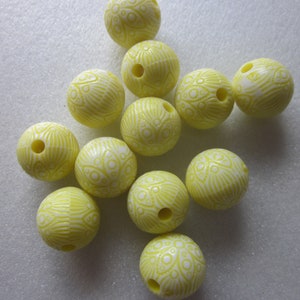 Yellow and White Round Antique Acrylic Beads 11.5mm 12 Beads