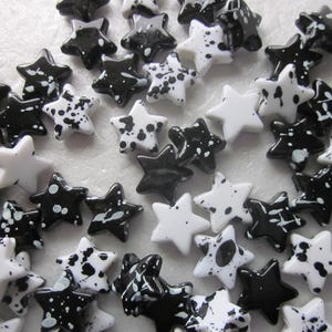 Black and White Star Acrylic 13mm 12 Beads