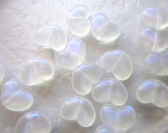 クリアでカラフルなふわふわハートのアクリルビーズ 21x15.6 mm 12個