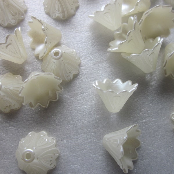 Creamy Ivory Plastic Bead Caps 15x10mm 10 Bead Caps
