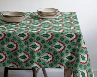 Green Holly Christmas Tablecloth – Holiday Table Cover – Festive Winter Dining Decor
