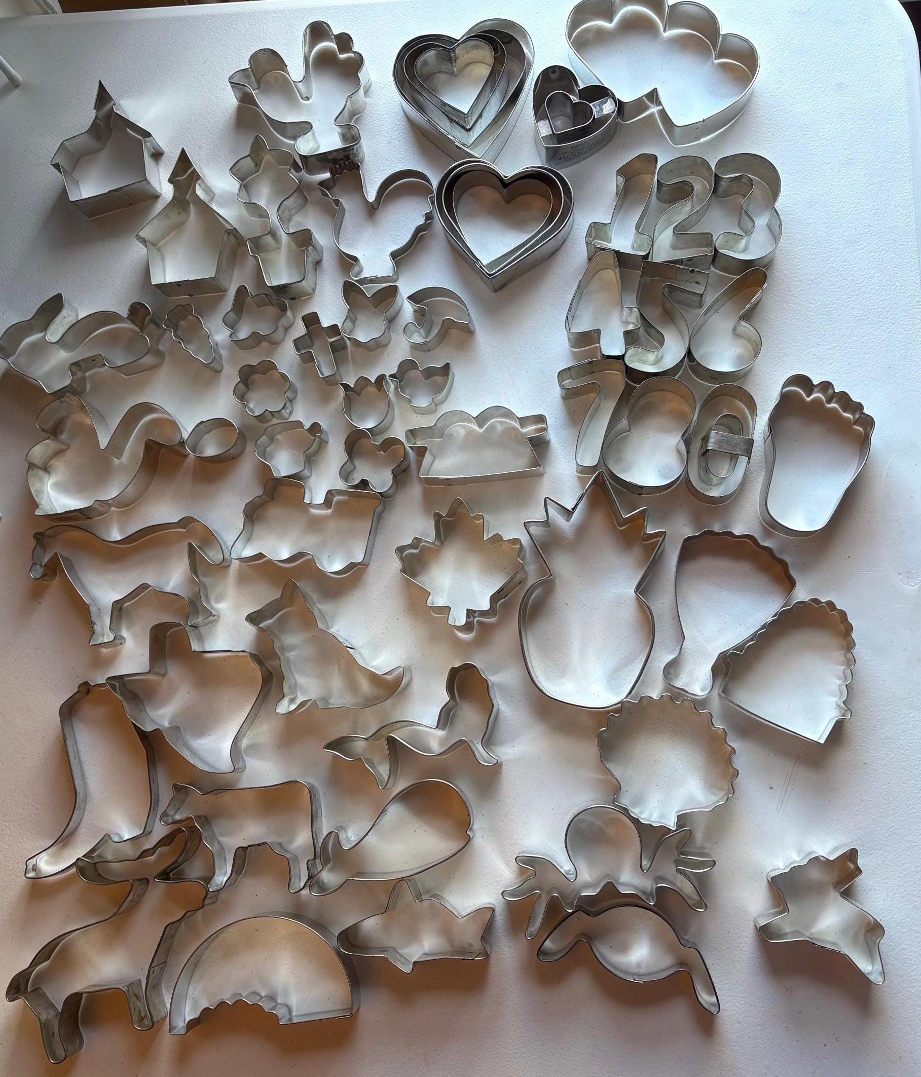 COSPLAY WESTERN OLD FASHIONED BONNET & 3 VINTAGE METAL COOKIE CUTTERS LOT Vintage Metal Christmas Cookie Cutters Lot Of 12 Various  main image 2