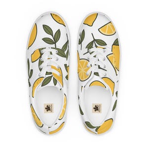 Women’s lace-up canvas shoes