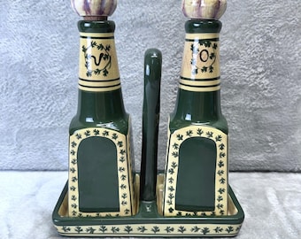 Aceitera y vinagrera de cerámica Carol Rowan de Enesco con bandeja y tapones para ajos