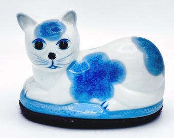 Vintage 1983 Mr May Ceramic Cat Figurine Lint Brush Blue White Floral Spots