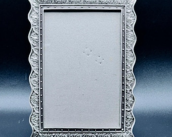 Vintage Ornate Silver Tone Leaf Scalloped Metal Picture Frame 4 X 6 Tabletop