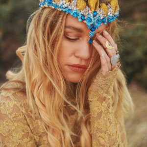 Faelyn Mermaid Crown in Sapphire image 2