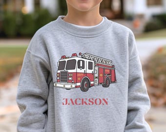 パーソナライズされた消防車キッズシャツ、幼児用消防士スウェットシャツ、救助車両ボーイズセーター、カスタムネームキッズ消防車Tシャツ、男の子へのギフト
