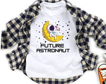 T-shirt astronaute sur la lune, t-shirt graphique fusée spatiale, chemise d'exploration de l'espace, cadeau t-shirt galaxie planète lune