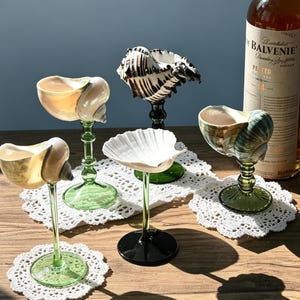 Handmade shell wine glasses, coastal-themed decorations, beach wedding gifts, bachelor party, anniversary celebration