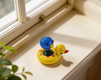 Handmade glass little yellow ducks, miniature collectible statues, animal ornaments, home ornaments, mother and baby ducks playing