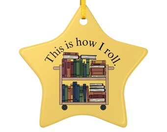 Carrello della biblioteca - Ornamento in ceramica "This Is How I Roll" / Decorazione natalizia per amanti dei libri