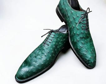 Zapatos Oxford formales de hombre, hechos a mano a medida, de piel de avestruz verde con cordones.