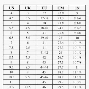 Puede incluir: Una tabla de conversi&oacute;n de tallas de calzado en blanco y negro titulada ASLeatherGifts. La tabla muestra columnas para tallas US, UK, EU, CM e IN, enumerando valores num&eacute;ricos para cada categor&iacute;a para ayudar a determinar las medidas.