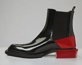 Botines Alexander McQueen negros y rojos, hechos a mano y personalizados. Todas las tallas.