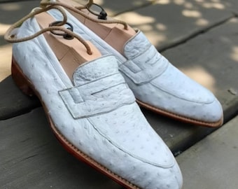 Handgemaakte witte leren loafers: instappers voor heren