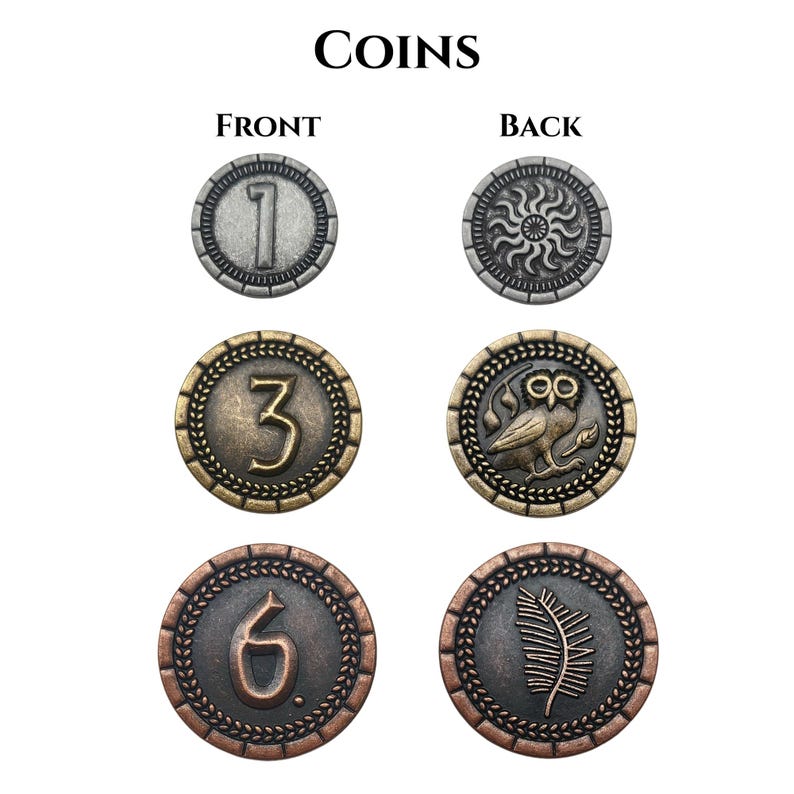 K&ouml;nnte beinhalten: Eine Sammlung von M&uuml;nzen im antiken Stil mit dem Wort "COINS" oben. Die Vorderseiten der M&uuml;nzen zeigen die Zahlen 1, 3 und 6, w&auml;hrend die R&uuml;ckseiten einen Sonnenstrahl, eine Eule und einen Farn zeigen. Die M&uuml;nzen haben ein metallisches Finish.