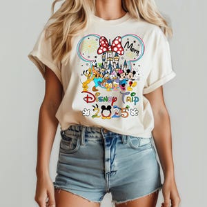 Disney Family Trip 2026 Shirt, Custom Family Vacation Tee, Matching Disney Shirts, Disneyland & Walt Disney World Shirts imagen 2