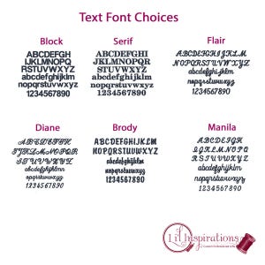 Pu&ograve; includere: Un grafico che mostra diverse scelte di font di testo per il ricamo. I font sono etichettati come "Block", "Serif", "Flair", "Diane", "Brody" e "Manila". Ogni stile di font mostra l'alfabeto in maiuscolo e minuscolo, nonch&eacute; i numeri da 1 a 9.