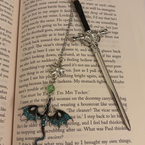 Fantasy Dragon Sword Bookmark – Fourth Wing Inspired Metal Page Marker | Romantasy Book Lover Gift Silver
