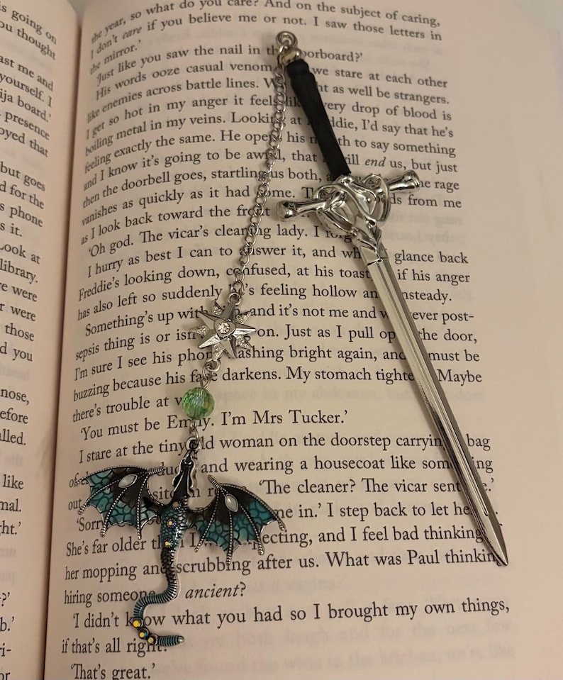 Fantasy Dragon Sword Bookmark – Fourth Wing Inspired Metal Page Marker | Romantasy Book Lover Gift Silver