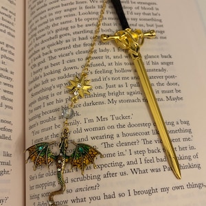 Fantasy Dragon Sword Bookmark – Fourth Wing Inspired Metal Page Marker | Romantasy Book Lover Gift Gold