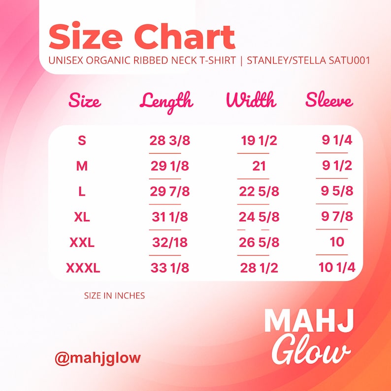 Op de afbeelding: Een maattabel voor een unisex organisch geribbelde ronde hals t-shirt, met afmetingen in inches. De tabel bevat maten S tot XXXL, met details over lengte, breedte en mouwafmetingen. De merknaam "MAHJ Glow" wordt onderaan weergegeven.