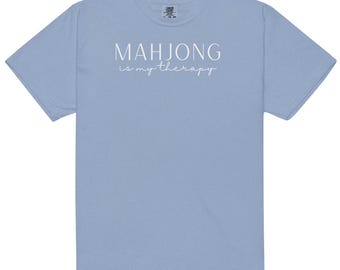 Camiseta "Mahjong es mi terapia" / Colores cómodos 1717 / Camiseta de Mahjong con estampado crema / Ropa cómoda de Mahjong / Regalo de Mahjong