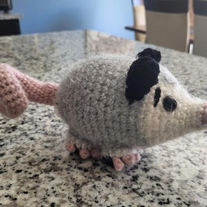 Opie das Baby Opossum, PDF Häkelanleitung, Possum, Spielzeug, gehäkelt, Opossum.