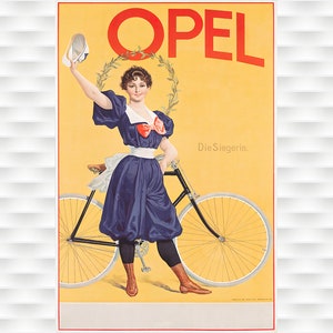 Op de afbeelding: Een vintage advertentie voor Opel-fietsen met een vrouw in een blauwe jurk en een witte hoed die op een fiets rijdt. De tekst op de poster luidt "Opel" en "Die Siegerin."