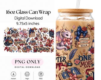 Puede incluir: Una descarga digital para vaso de 16oz de 9,75x5 pulgadas con un diseño de fantasía de dragones, libros, rosas, castillo, espada y textos como "One More Chapter" y "Currently in Another Realm" sobre un vaso de vidrio transparente.