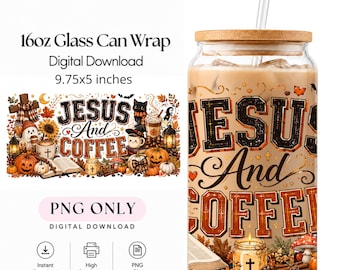 Puede incluir: Un archivo digital para vaso de 16oz que mide 9,75x5 pulgadas. El diseño presenta el texto Jesus And Coffee con ilustraciones otoñales que incluyen calabazas, un gato negro, una vela con una cruz y un libro abierto.