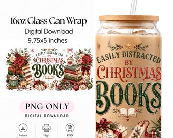 Puede incluir: Un vaso de vidrio de 16oz con tapa de bambú y pajita, con un diseño digital que incluye el texto EASILY DISTRACTED BY CHRISTMAS BOOKS, pilas de libros, flores de pascua, regalos y adornos. El diseño mide 24,77x12,7 cm.