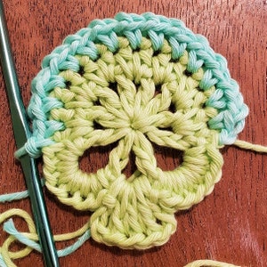 Granny Scare: This Granny Square crochet PATTERN photo tutorial inlcudes a Skull Motif and a Crochet Granny Square. image 9