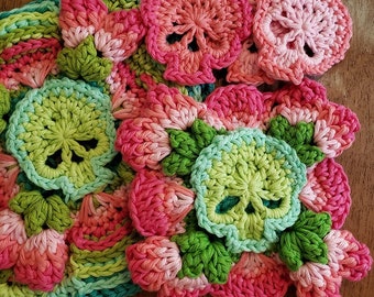 Granny Scare: This Granny Square crochet PATTERN photo tutorial inlcudes a Skull Motif and a Crochet Granny Square.
