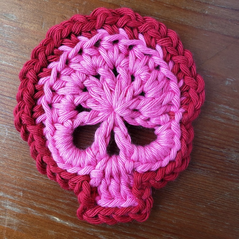 Granny Scare: This Granny Square crochet PATTERN photo tutorial inlcudes a Skull Motif and a Crochet Granny Square. image 7