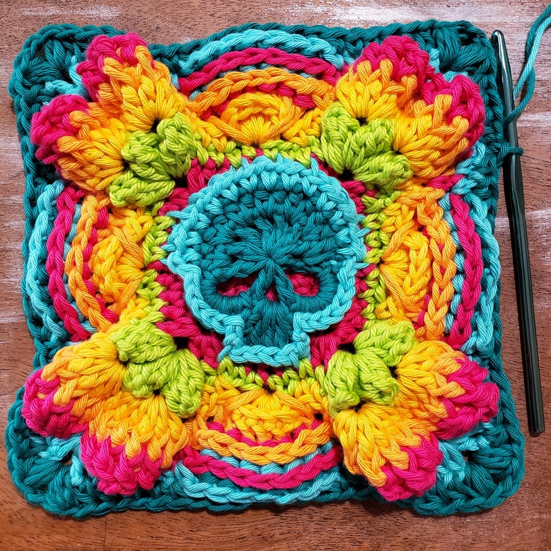 Granny Scare: This Granny Square crochet PATTERN photo tutorial inlcudes a Skull Motif and a Crochet Granny Square. image 2