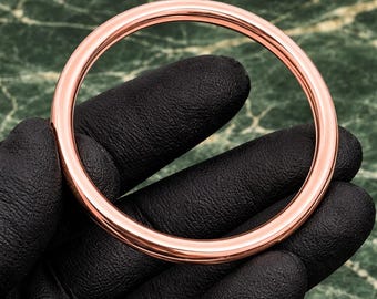 Bracciale rigido color oro rosa, polsino minimalista lucido, gioielli impilabili per tutti i giorni