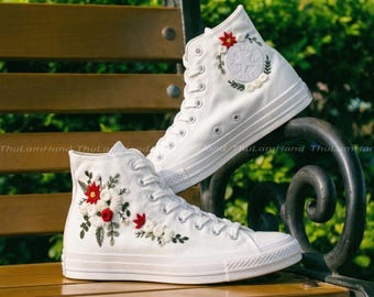 Ślubne trampki Converse z haftem na zamówienie: kwiatowe trampki ślubne