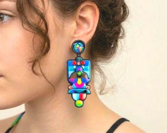 Pendientes llamativos impresos en 3D con un toque de fantasía: Torres de diamantes de imitación tropicales negras, un llamativo detalle de cristal maximalista.