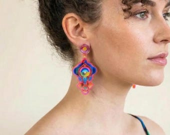 Pendientes geométricos multicolor hechos a mano / Estilo vintage art déco / Efecto vidriera / Joyería ligera y llamativa / Regalo único y colorido