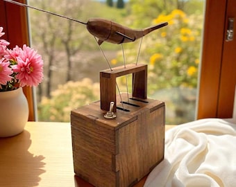 Caja de música de madera de narval: Escultura de autómata náutico
